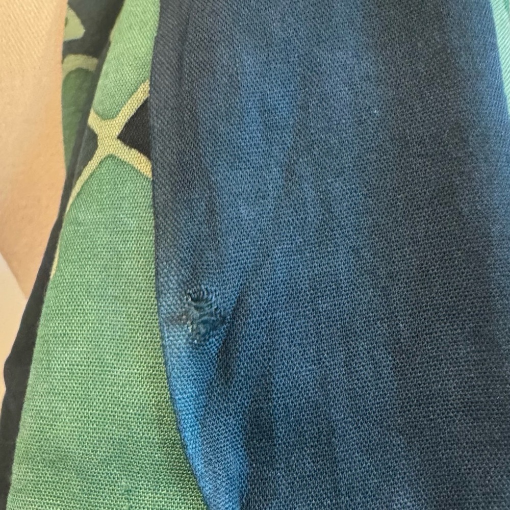 Elegant Blue and Green Scarf with Fringe - Picture 4 of 4